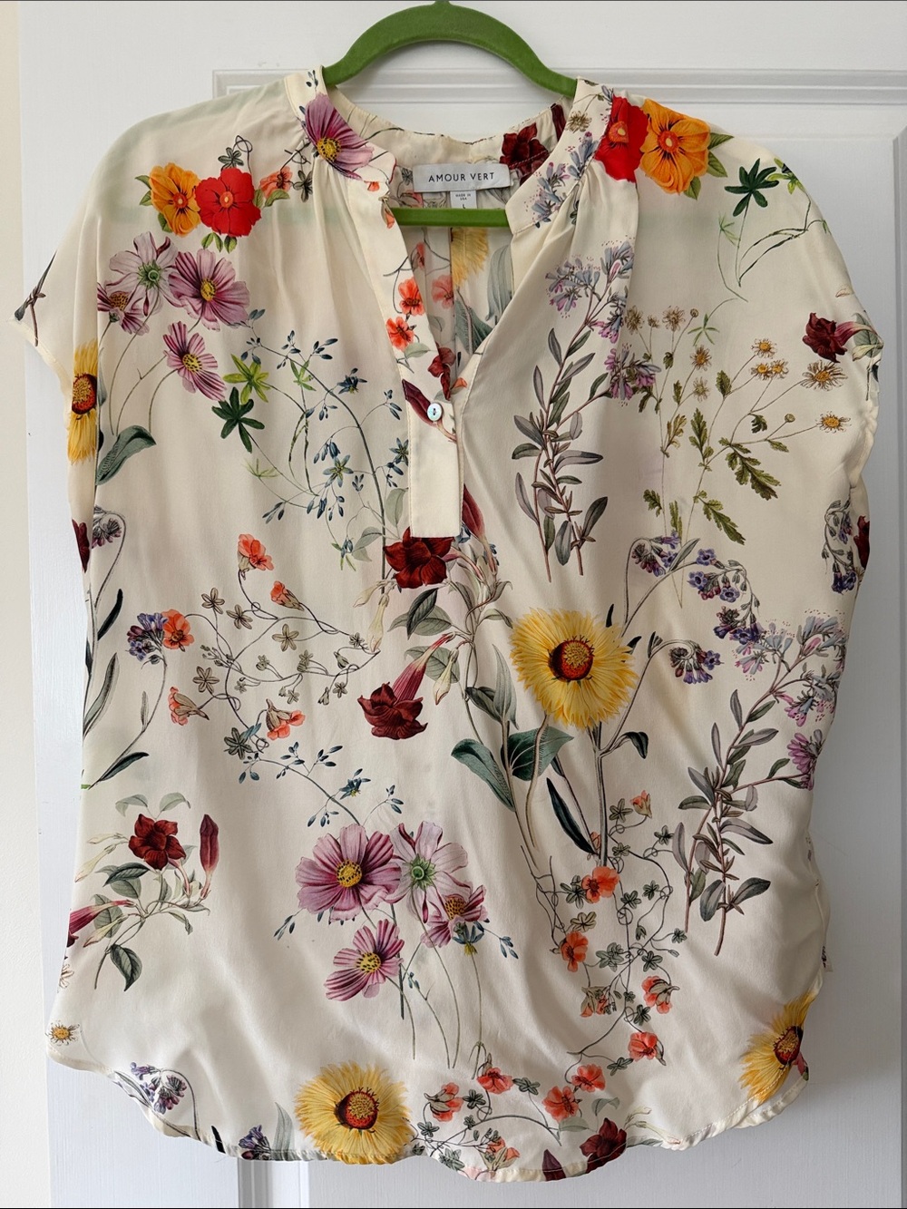 Amour Vert Renata 100% Silk Cream Floral Split-Neck Short Sleeve Blouse Large